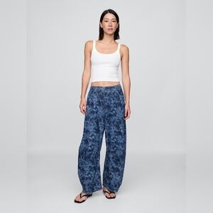 GAP Mid Rise UltraSoft Easy Horseshoe Jeans - Navy blue floral